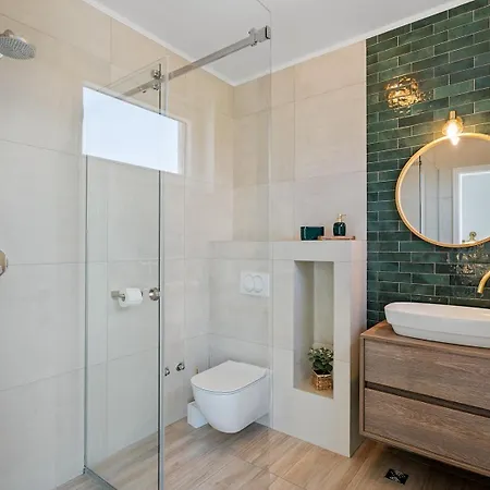 New Seaview Judita With 26sqm Pool, 5 Bedrooms, Playroom Mravince