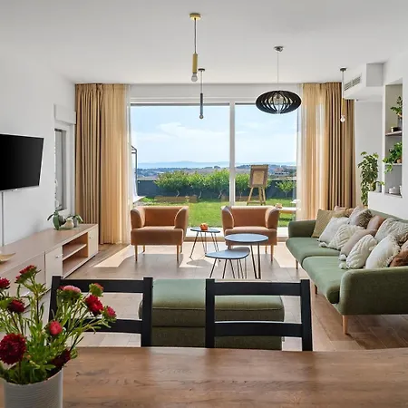 New Seaview Judita With 26sqm Pool, 5 Bedrooms, Playroom Mravince