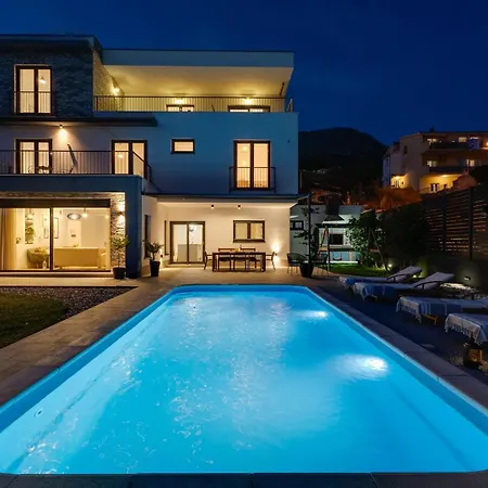 New Seaview Judita With 26sqm Pool, 5 Bedrooms, Playroom Mravince