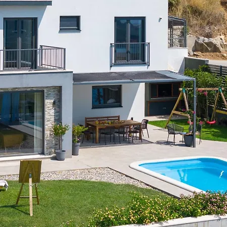 New Seaview Judita With 26sqm Pool, 5 Bedrooms, Playroom Mravince